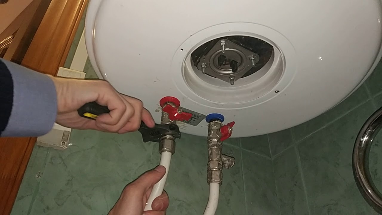Как самостоятельно слить воду с водонагревателя Электролюкс